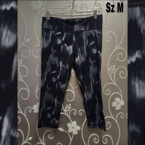 WOMENS UNDER ARMOUR ATHLETIC CAPRIS SIZE M